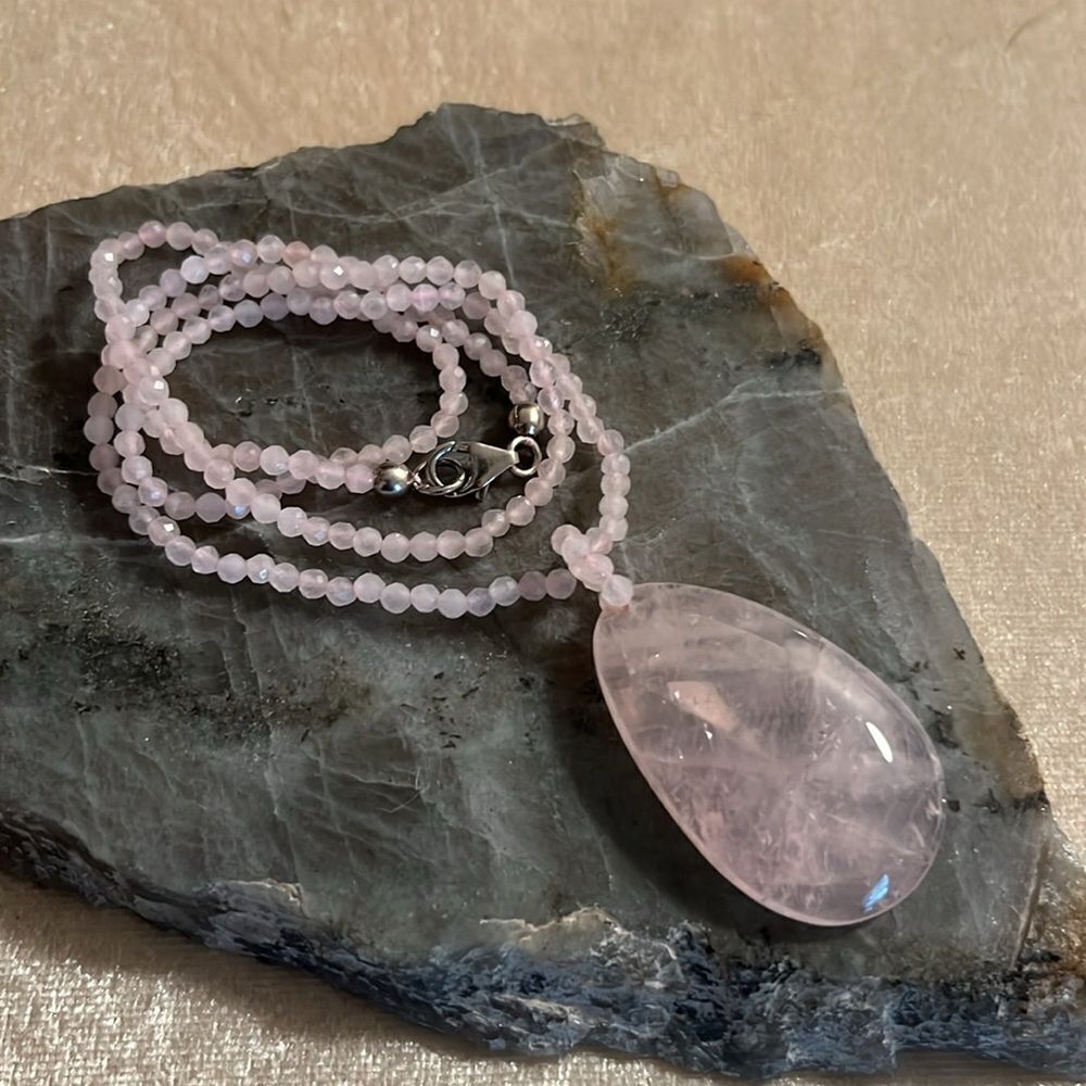 Galilea rose, quartz pendant beaded necklace in rhodium over sterling silver - Picture 11 of 12